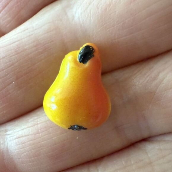 Vintage La Mode Realistic Hard Plastic Fruit Buttons Pears Germany Lot Of 12 - Picture 4 of 7